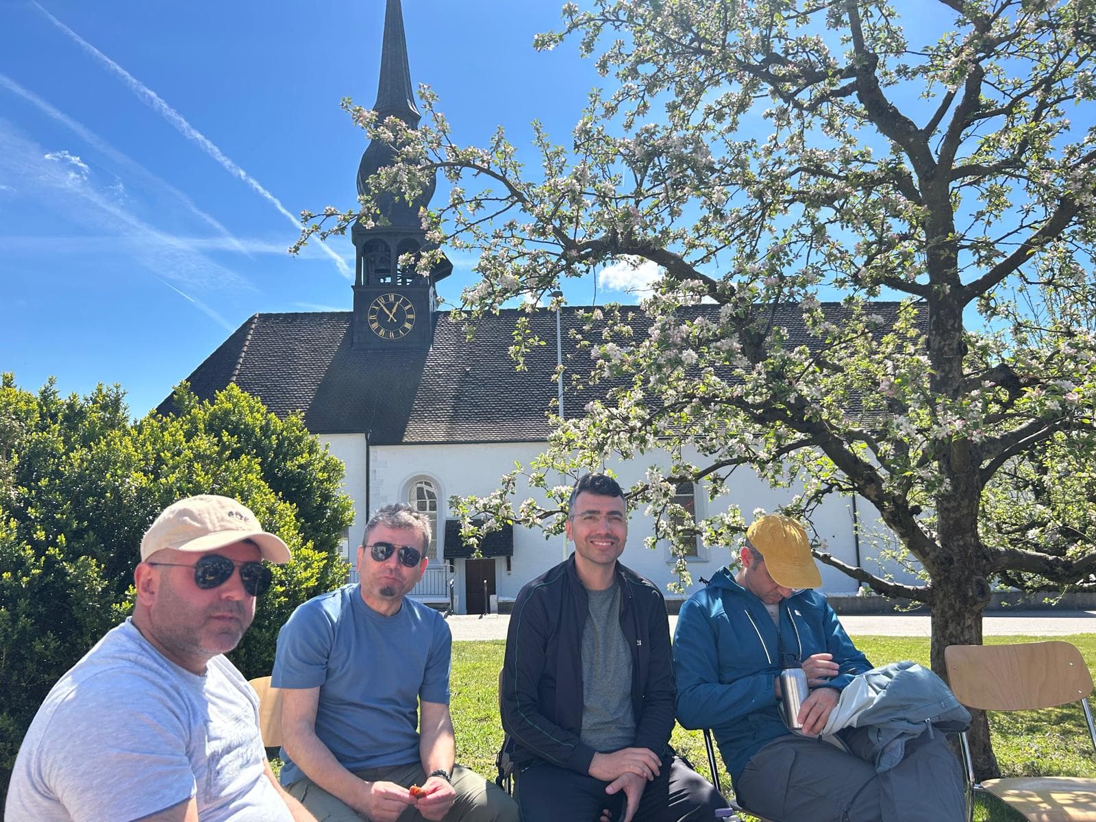 Pilgerweg - Rast bei der Kirche