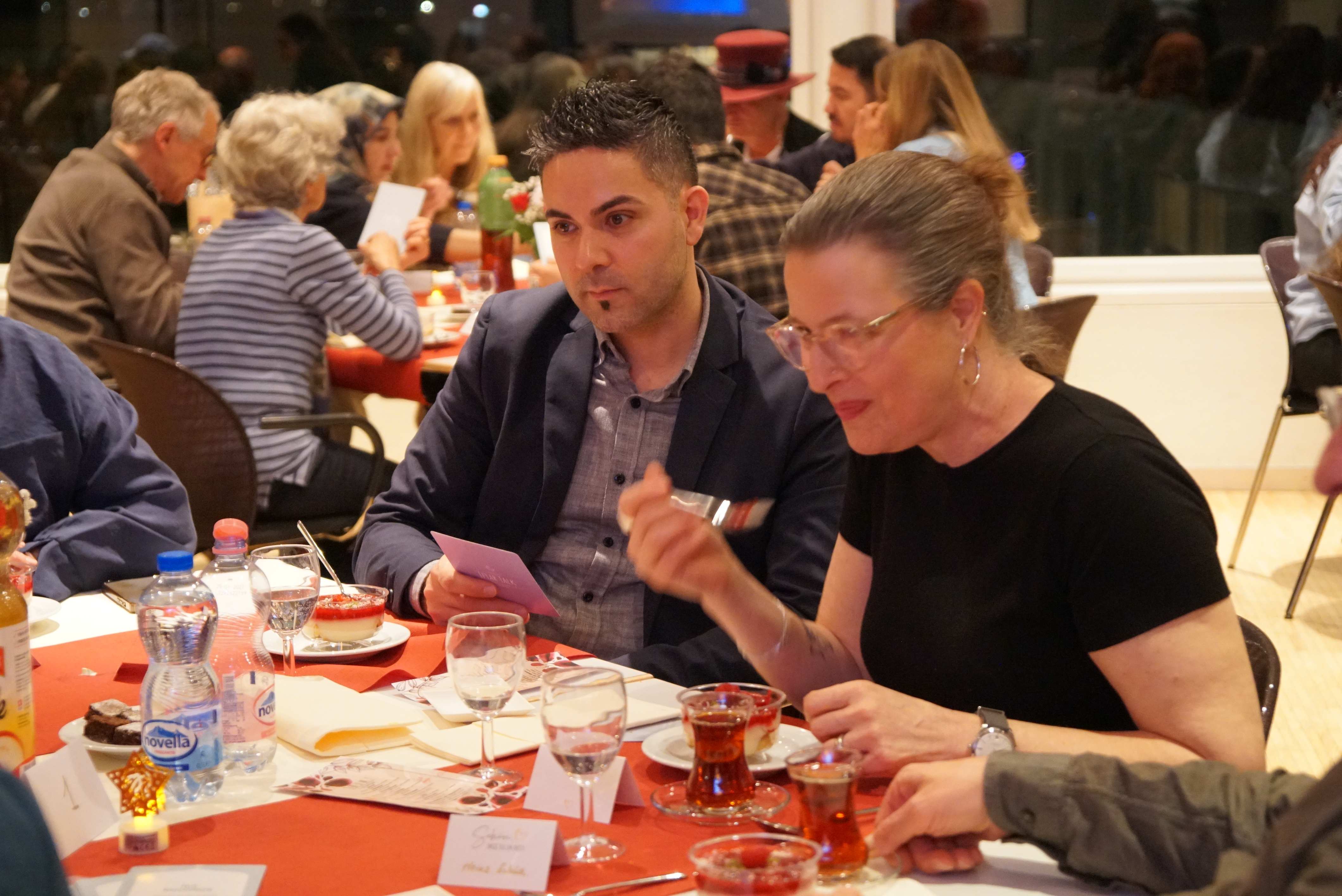 Menükarte und Tischdekoration